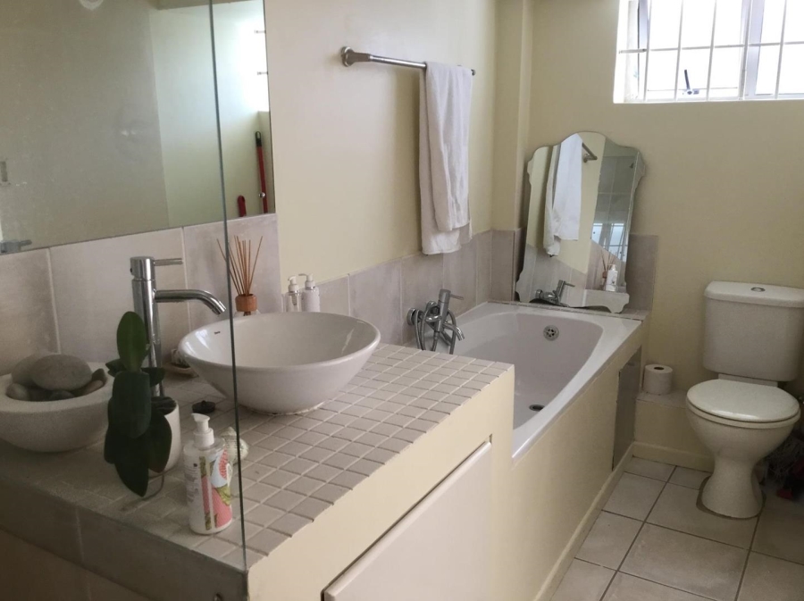 2 Bedroom Property for Sale in Sea Point Western Cape
